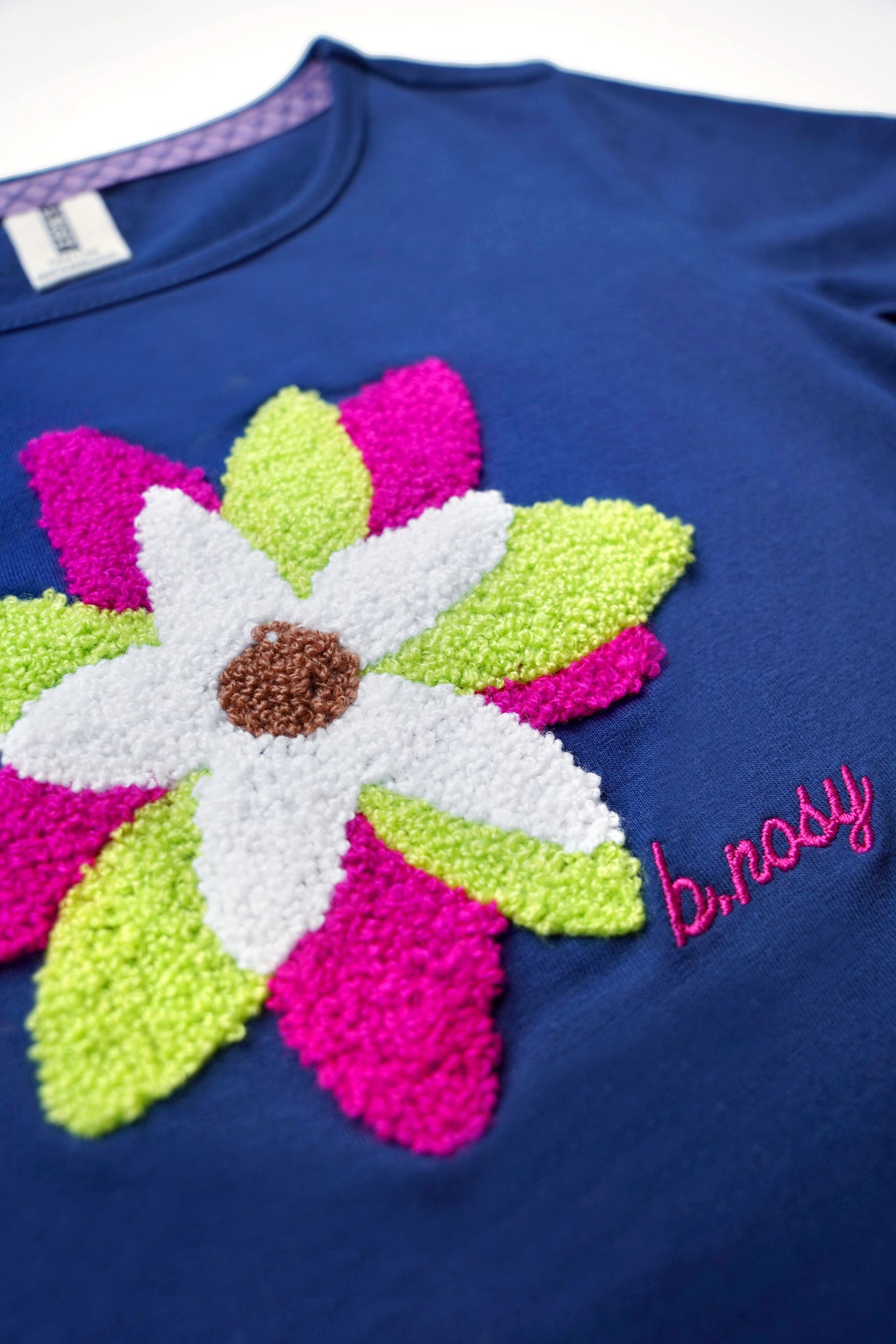 Girls t-shirt with frotté flower artwork