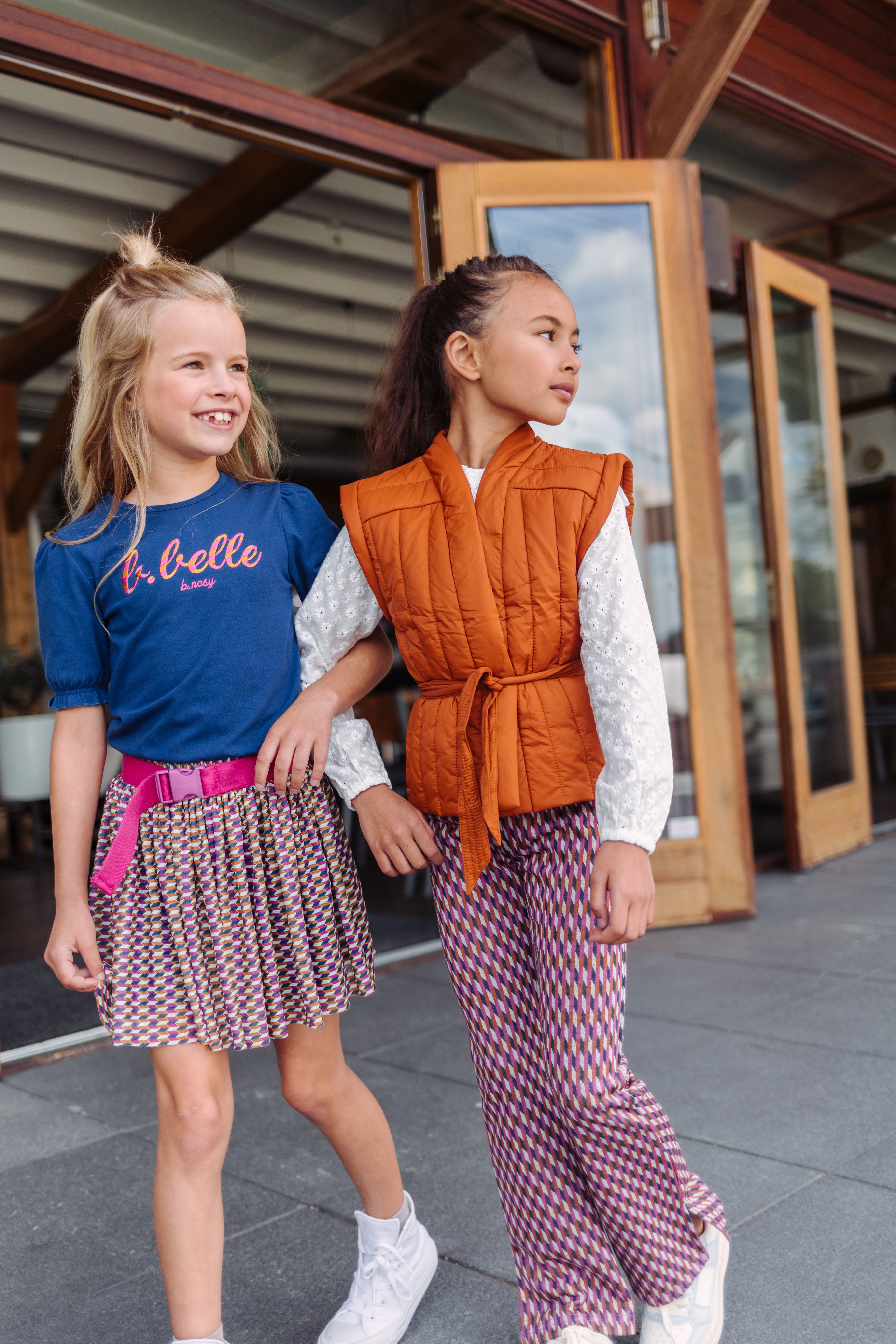 B.Nosy Mädchenkleid mit Puffärmeln und Retro-Allover-Mesh-Rock + Gürtel