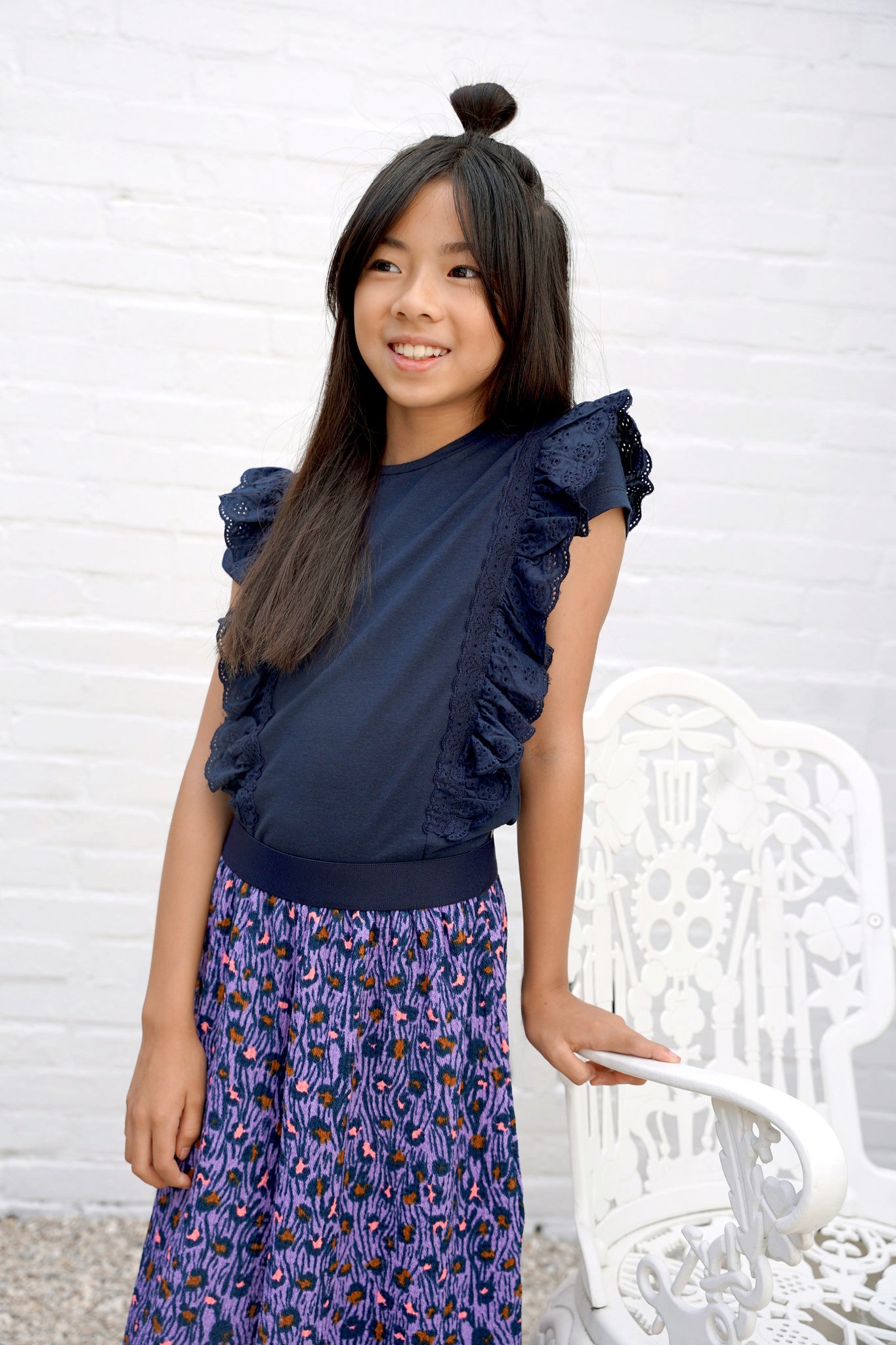 Girls sleeveless top w/ lace at ruffles and fancy tape
